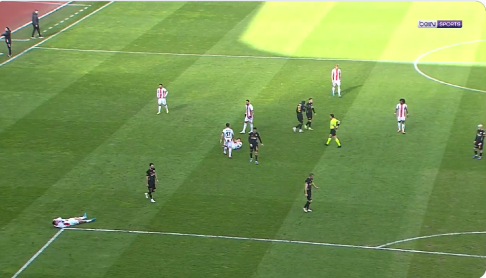 O, SVAŠTA Bizarna situacija u elitnom rangu Turske! Lupio šamar saigraču pa dobio crveni karton (VIDEO)