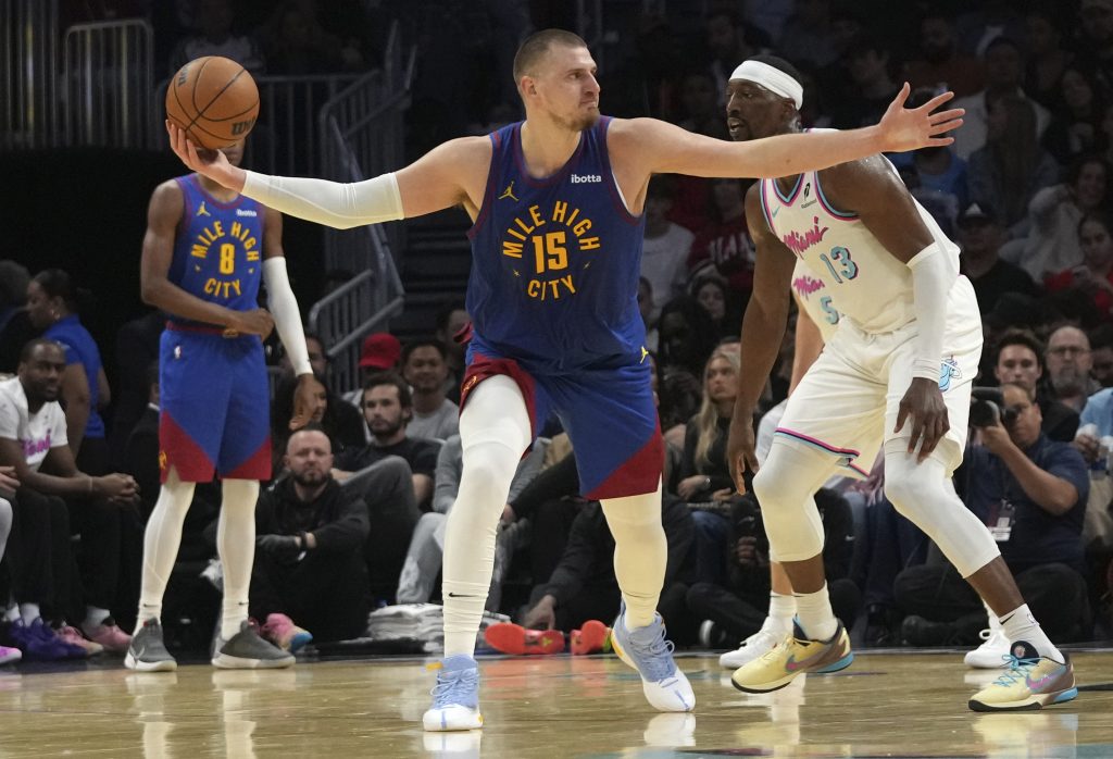 RAZOČARAO MUZIČKU ZVEZDU Popularni reper pozvao Jokića na zajednički nastup, ali je dobio hladnokrvan odgovor! (VIDEO)