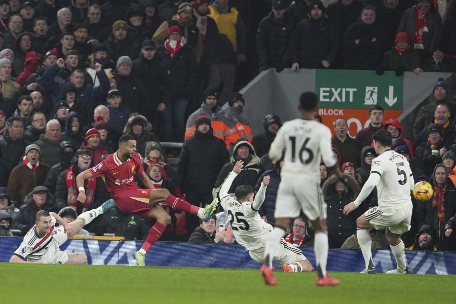 SPEKTAKL NA „ENFILDU“ Junajted vodio, Liverpul preokrenuo, a onda pogodite ko je u poslednjim trenucima promašio pobedu… (VIDEO)