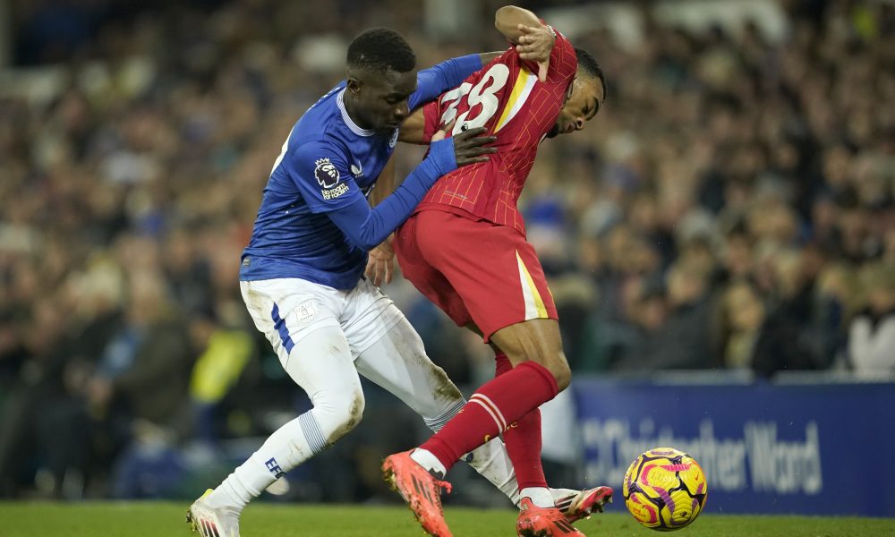 LUDNICA NA „GUDISONU“ Liverpul ispustio pobedu u 98. minutu! Opšta tuča po završetku utakmice… (VIDEO)