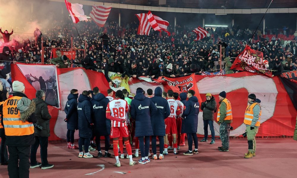 PONEO GA HUK S TRIBINA Fudbaler Zvezde usred derbija „Grobarima“ pevao pesmu u kojoj se pominje Franjo Tuđman (VIDEO)