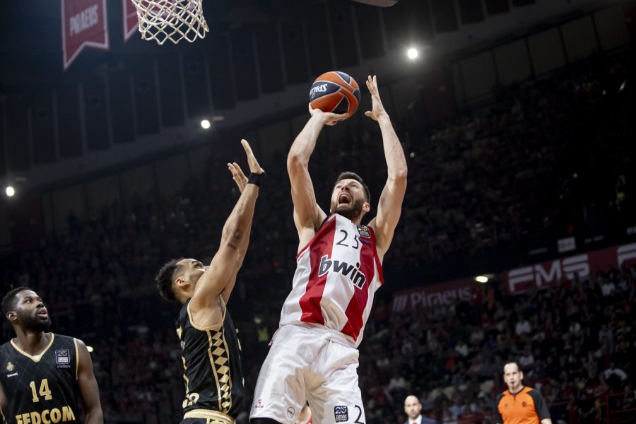 Alek Piters na utakmici protiv Monaka (Foto: Beta/AP)