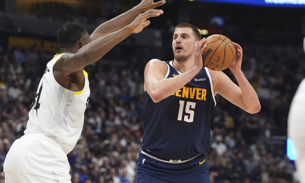 Jokić nije sa ove planete! Pogledajte ludi koš koji je dao s dve trećine terena (FOTO/VIDEO)