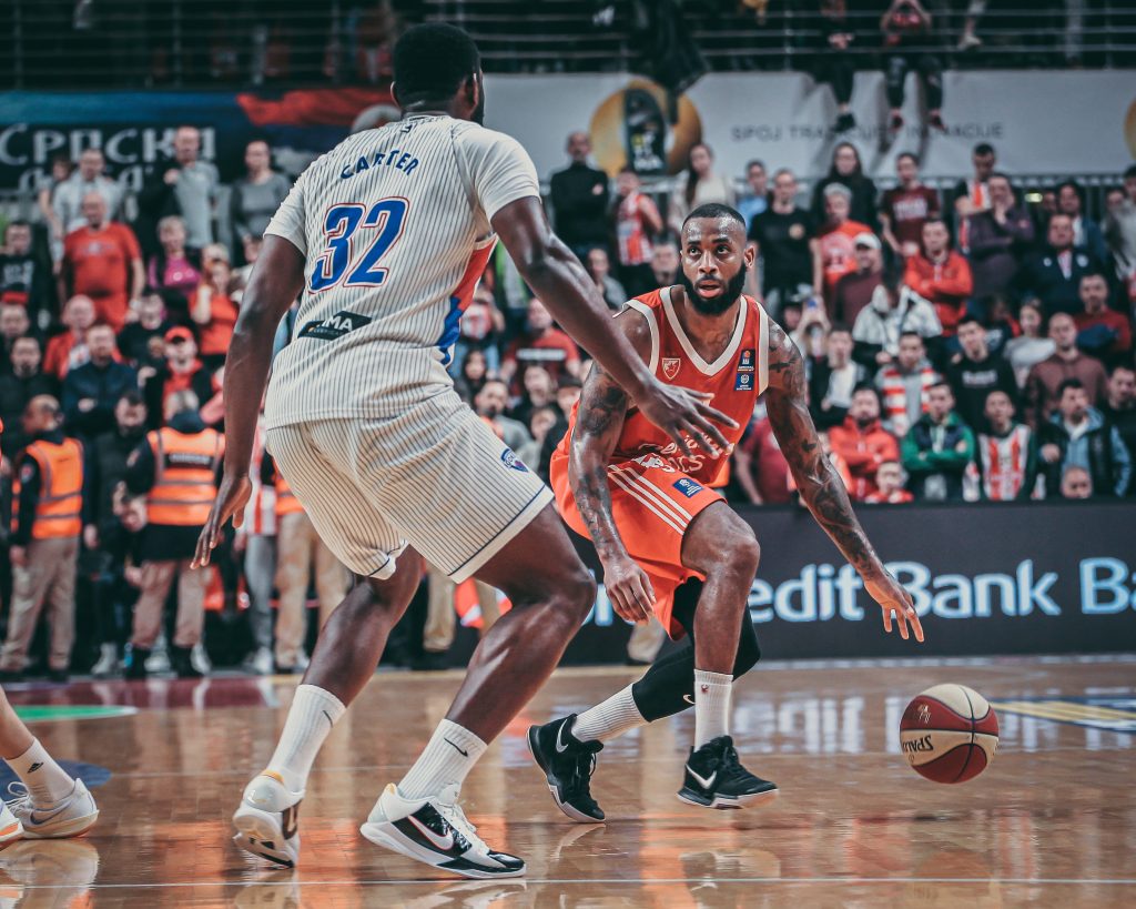 Centar se nudi: Dajte Zvezdi i Partizanu moj broj, neka me zovu!