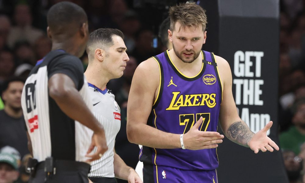 Klasičan nokaut! Dončić dobio udarac kolenom u glavu! (VIDEO)