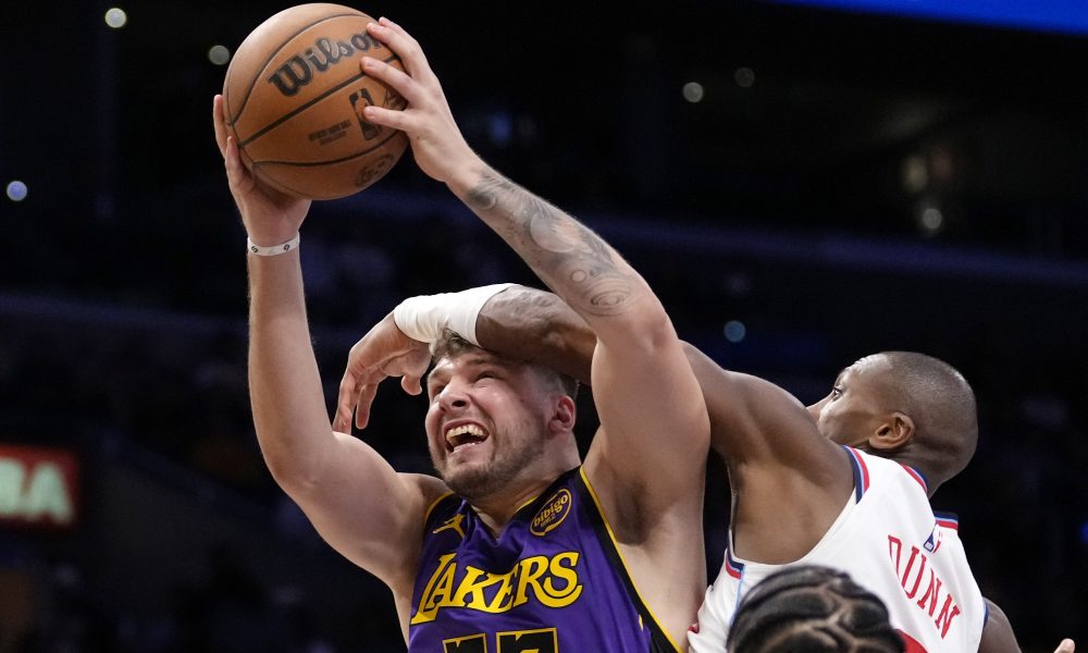 POBEDA LEJKERSA U DERBIJU LOS ANĐELESA Klipersi bez rešenja za Lebrona i Dončića! Skroman učinak Bogdanovića (VIDEO)
