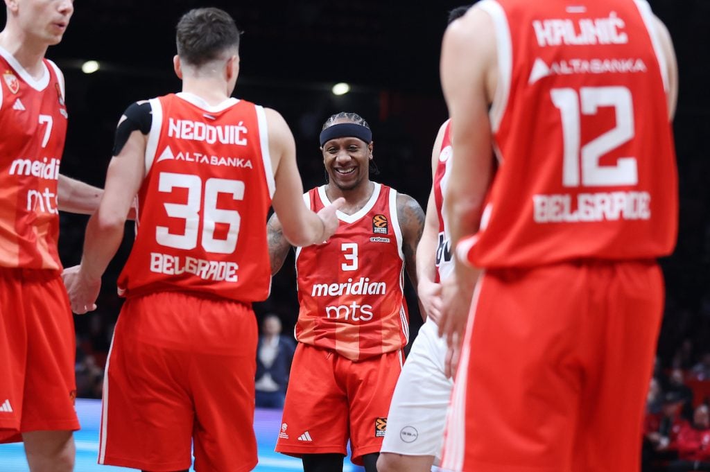 Nemanja Nedović i Ajzea Kenan na utakmici protiv Olimpijakosa (Foto: Starsport)