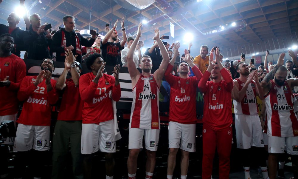 ŠTA SE DESILO POSLE UTAKMICE? Milutinov je aplaudirao Zvezdinoj pesmi…. Da li je zapevao? Niko ne može da tvrdi (VIDEO)