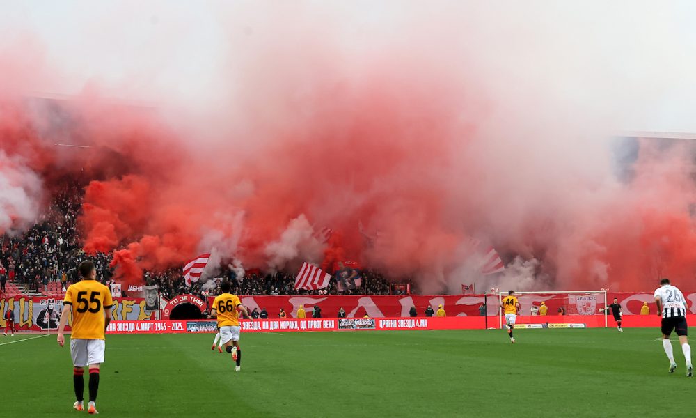 Bakljada „delija“ prekinula utakmicu na kratko (VIDEO)