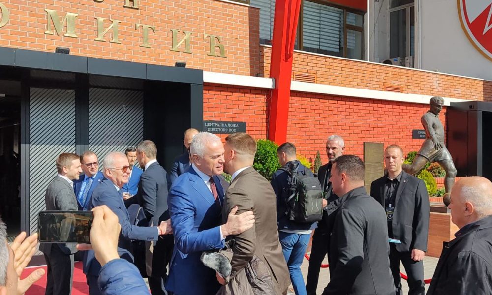 Doček: Uprava Crvene zvezde sačekala delegaciju Partizana