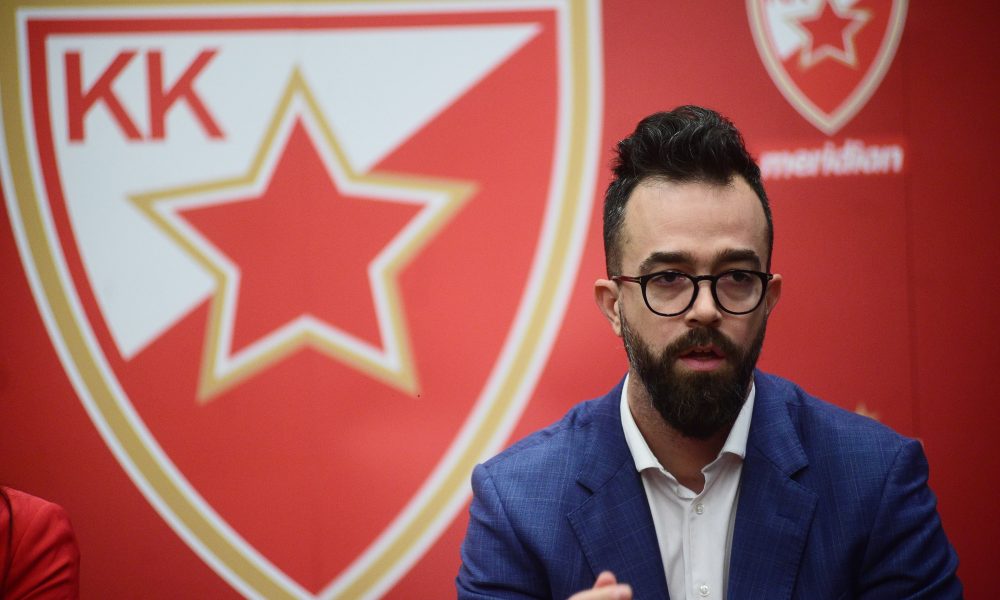 Direktor Zvezde vikao na sudije! Isključen, pa bacio sako! (VIDEO)