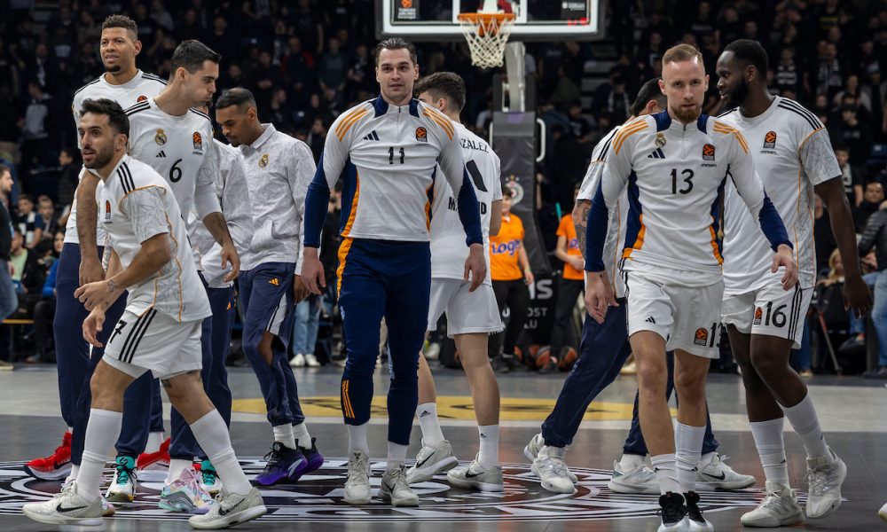 Navijači Partizana priredili „vreo“ doček košarkašima Reala