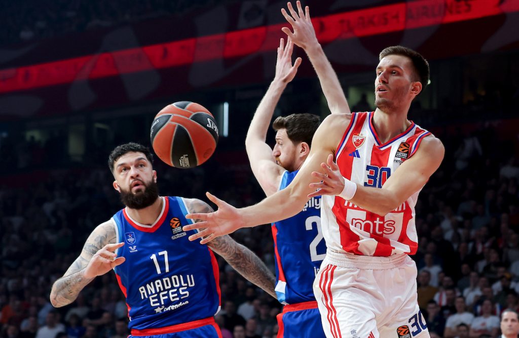 Zvezdina borba donosi prevagu! Trojka Jaga uz zvuk sirene za „+7“ na poluvremenu