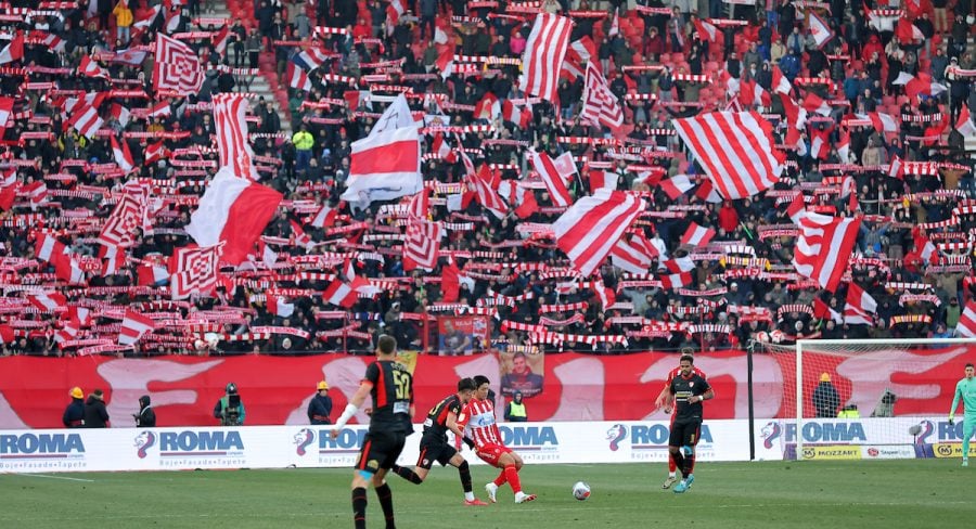 Navijači na severnoj tribini "Marakane" (Foto: Starsport)