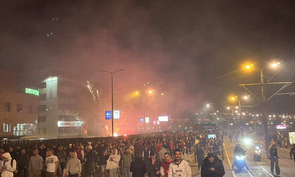 Bakljada i vatromet – Korteo „Delija“ krenuo sa „Marakane“ ka Kalemegdanu (VIDEO)