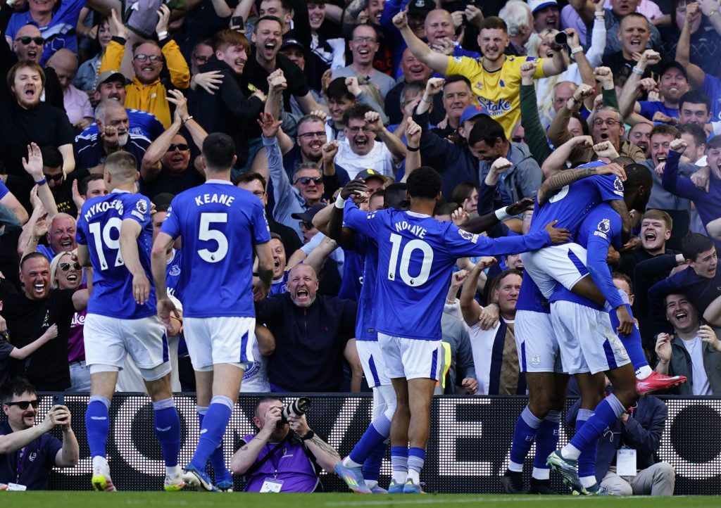 Navijači Evertona se opraštaju od Gudison Parka! „Pada“pravilo staro 40 godina