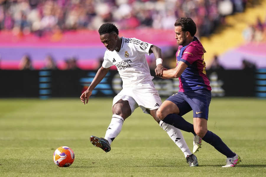 Petorica navijača dobila zatvorske kazne zbog vređanja Vinisijusa