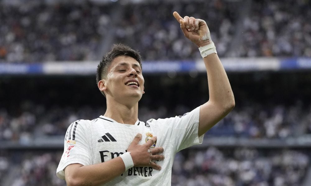Komična scena na „Santjago Bernabeu“: Guler se začudio zbog priznanja koje je dobio (VIDEO)