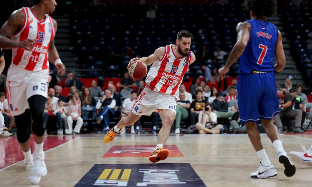 Poluvreme u Areni: Zvezda se muči u napadu, ali ipak vodi