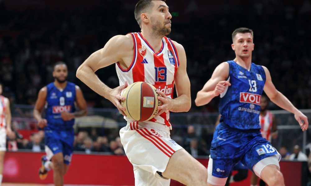 Zvezda kontroliše situaciju: Crveno-beli imaju dvocifrenu prednost, Budućnost smanjila zaostatak pred pauzu