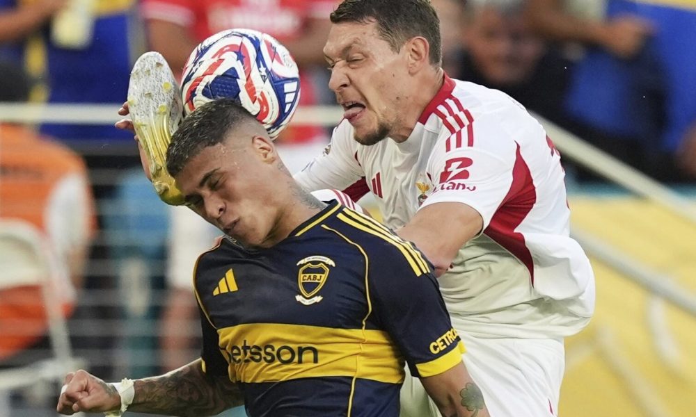 Crni Beloti, šta ti bi? Napadač Benfike udario kopačkom u glavu štopera Boke (VIDEO)