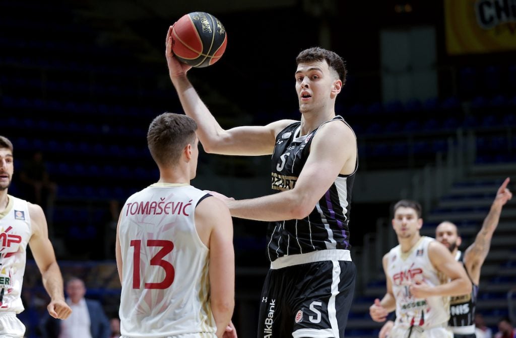 Crno-beli se muče u Železniku! FMP imao dvocifrenu prednost, ali na poluvreme odneo tri poena viška