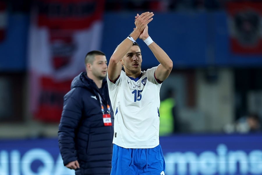 Defanzivac poslao poruku crveno-beloj porodici (FOTO)
