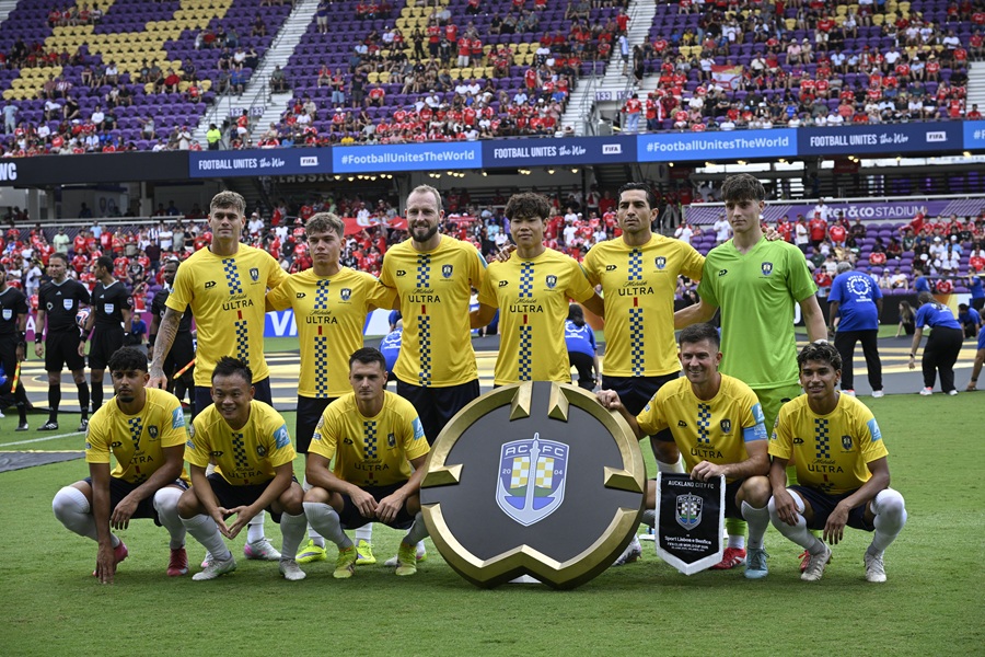 Ko je strelac istorijskog gola za Ouklend? Kada ne juri loptu, radi kao nastavnik