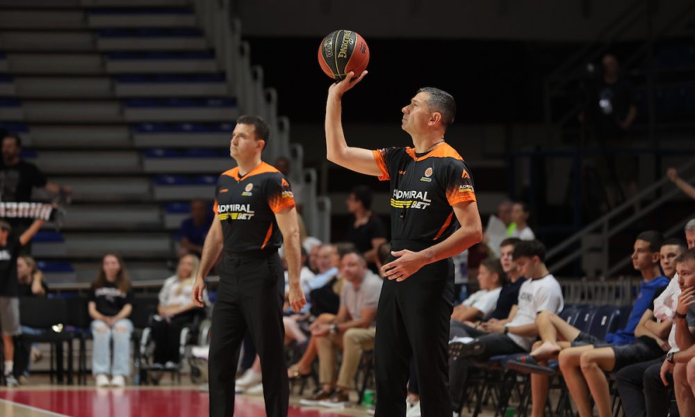 Prekinuta utakmica u Pioniru, igrači u svlačionicama!