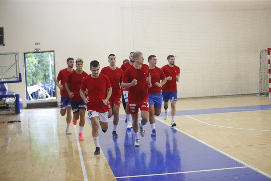 Zvezda počela pripreme: Neki novi klinci sanjaju iznenađenje (VIDEO)