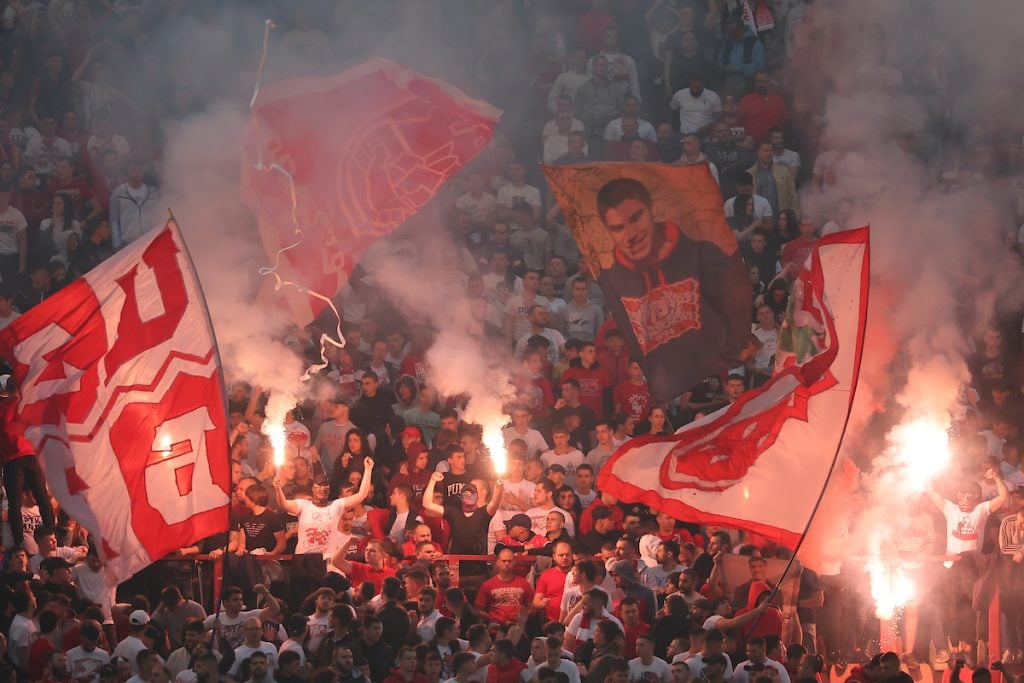 Navijači sa tribina poslali poruku pred sledeći Zvezdin meč na Marakani (FOTO)