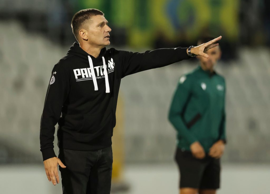 Blagojević veče pred revanš fudbalerima pustio film o legendi Partizana! (VIDEO)