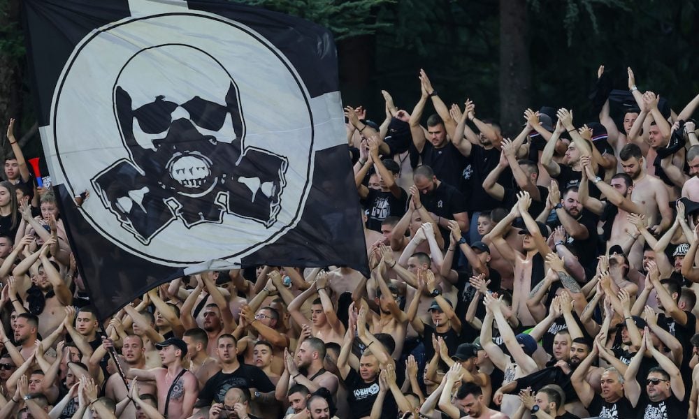Imaće Partizan veliku podršku: Korteo „grobara“ ide ka Marakani (VIDEO)