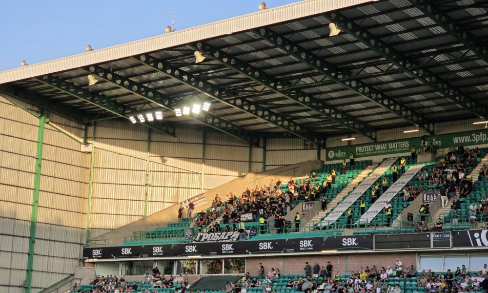 Partizan ima podršku u Edinburgu! „Grobari“ zauzeli poziciju na vrhu južne tribine (VIDEO)