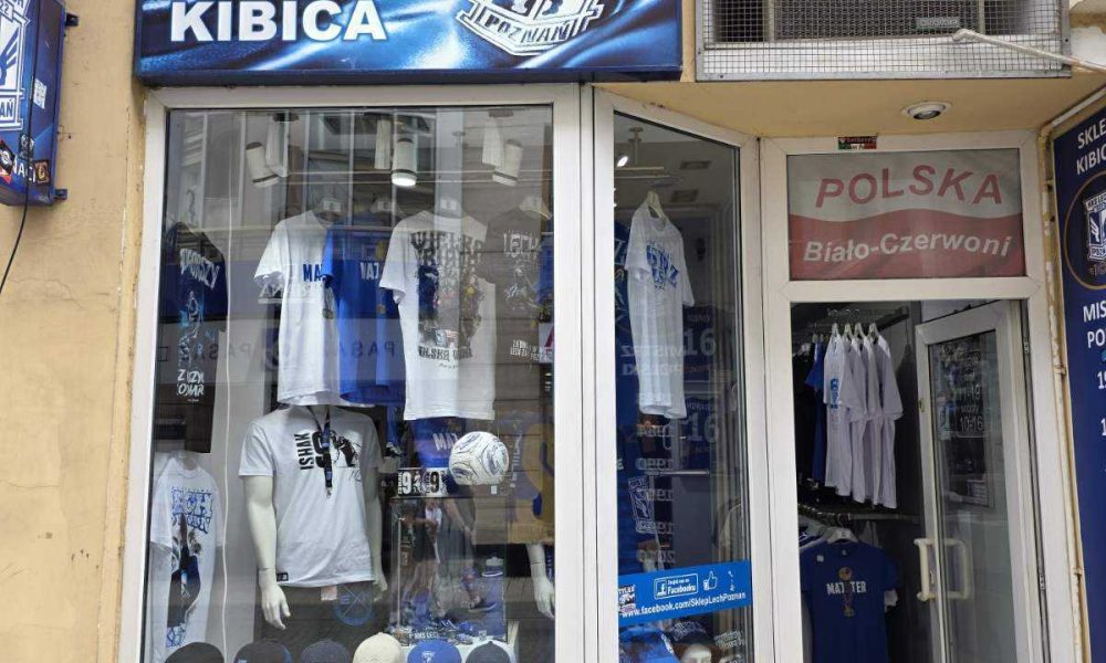 Posetili smo prodavnicu navijačke opreme Leha: Šalovi se najbolje prodaju na dan utakmice (VIDEO)