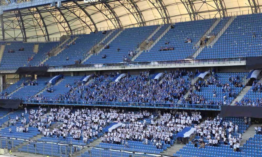 Zagrmela pesma navijača Leha sat i po pre utakmice (VIDEO)