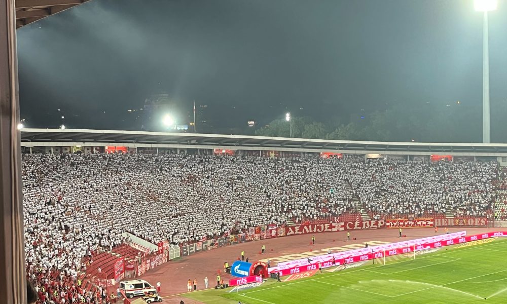 „Dobrošlica“ sa severa: Gosti dočekani zvižducima, brojni i navijači Leha (FOTO/VIDEO)