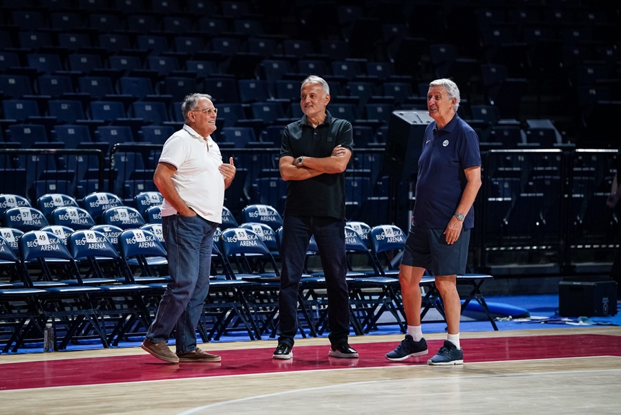 Predsednik KSS i ministar sporta posetili košarkašku reprezentaciju
