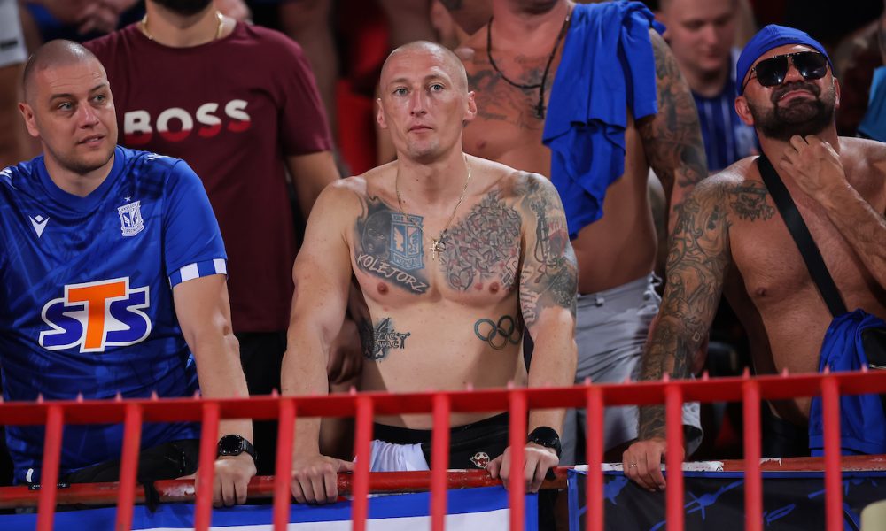 Sačekuša ili zakazana tuča? Snimak na kom se vidi „naoružavanje“ navijača Leha (VIDEO)