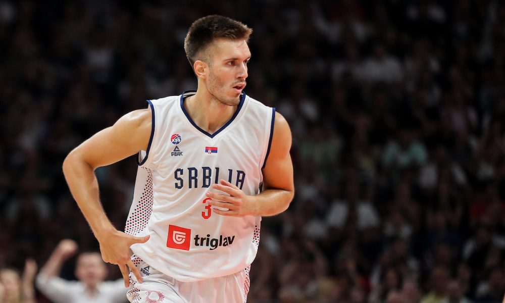 Neželjen početak: Petrušev naseo na provokaciju, udario je rivala i dobio isključenje! (VIDEO)