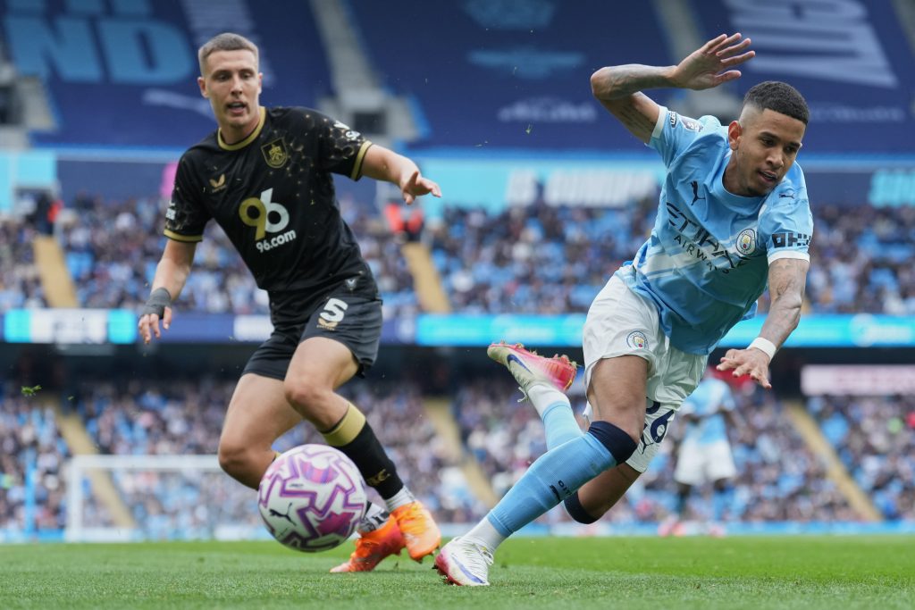 Bolje bi mu bilo da je prespavao dan: Francuz iz Barnlija nije dao jedan, nego dva autogola! (VIDEO)