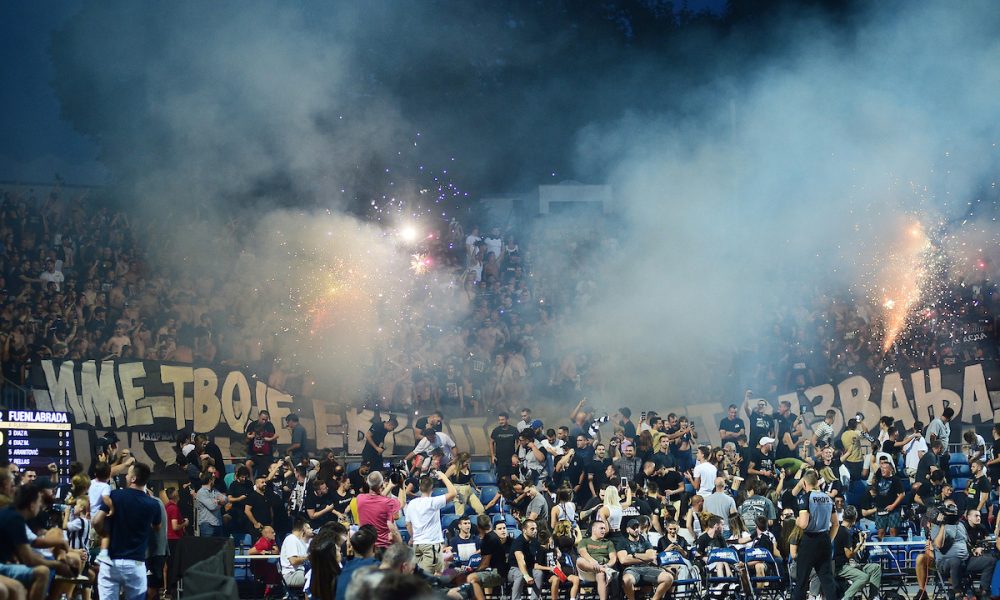 Veselo u Novakovom gradu: Navijači i kolo dočekali košarkaše Partizana u Australiji (VIDEO)