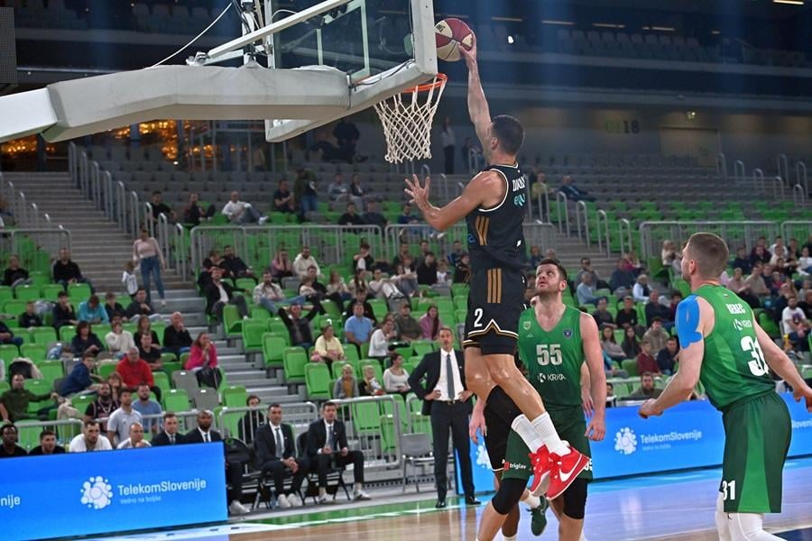 Kroz iglene uši: Dubai se namučio za pobedu u Sloveniji