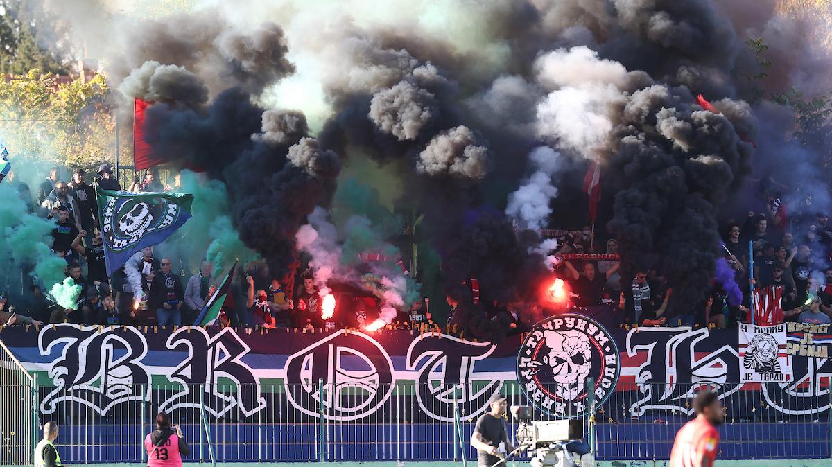 Dokaz da može i ovako – navijači Zemuna i Radničkog 1923 na istoj tribini (FOTO)