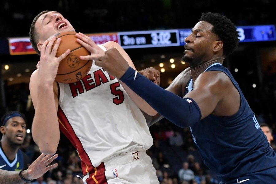 Povređeni Jović promašio sve, skromna minutaža i za Vukčevića (VIDEO)