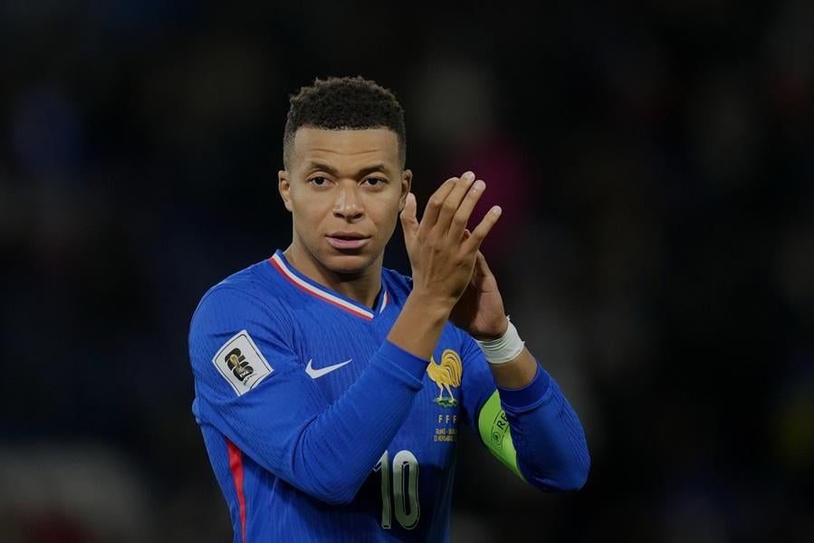 Mbape razbesneo Francuze: Umesto kod lekara, otišao u Dubai (VIDEO)