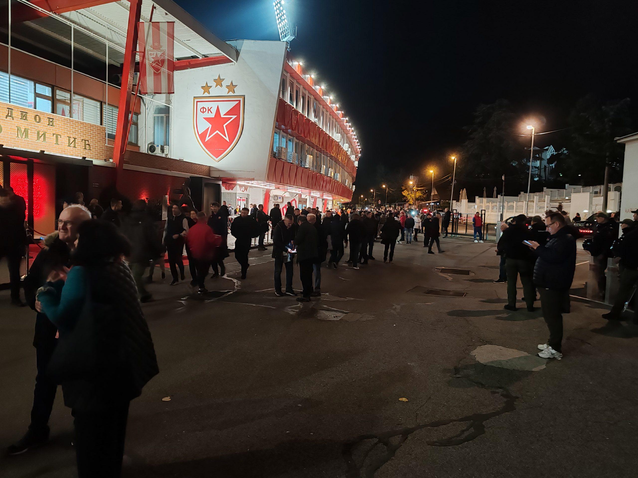 Prve slike sa „Marakane“: Gužve nema (VIDEO)