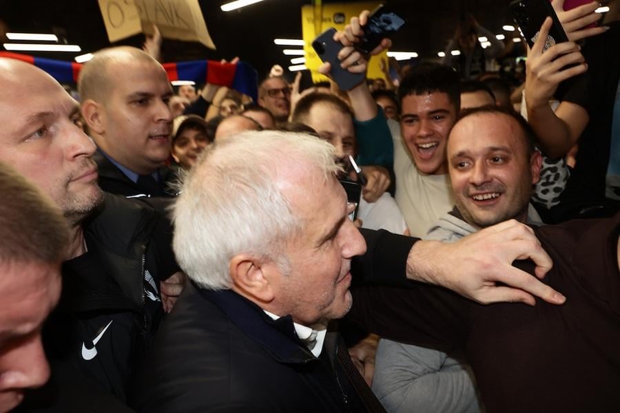 Nezapamćene scene na aerodromu – Željko Obradović dočekan kao nijedan sportista do sada (VIDEO)