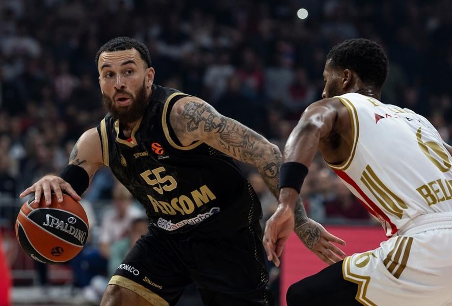 Džejmsu pao mrak! Nasrnuo na sudiju, pa isključen sa meča (VIDEO)