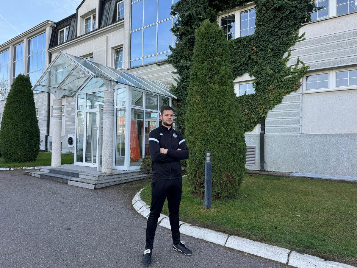 „Multipraktik“ među stativama Teleoptika – Marko Stailković je Partizanov čovek za sve